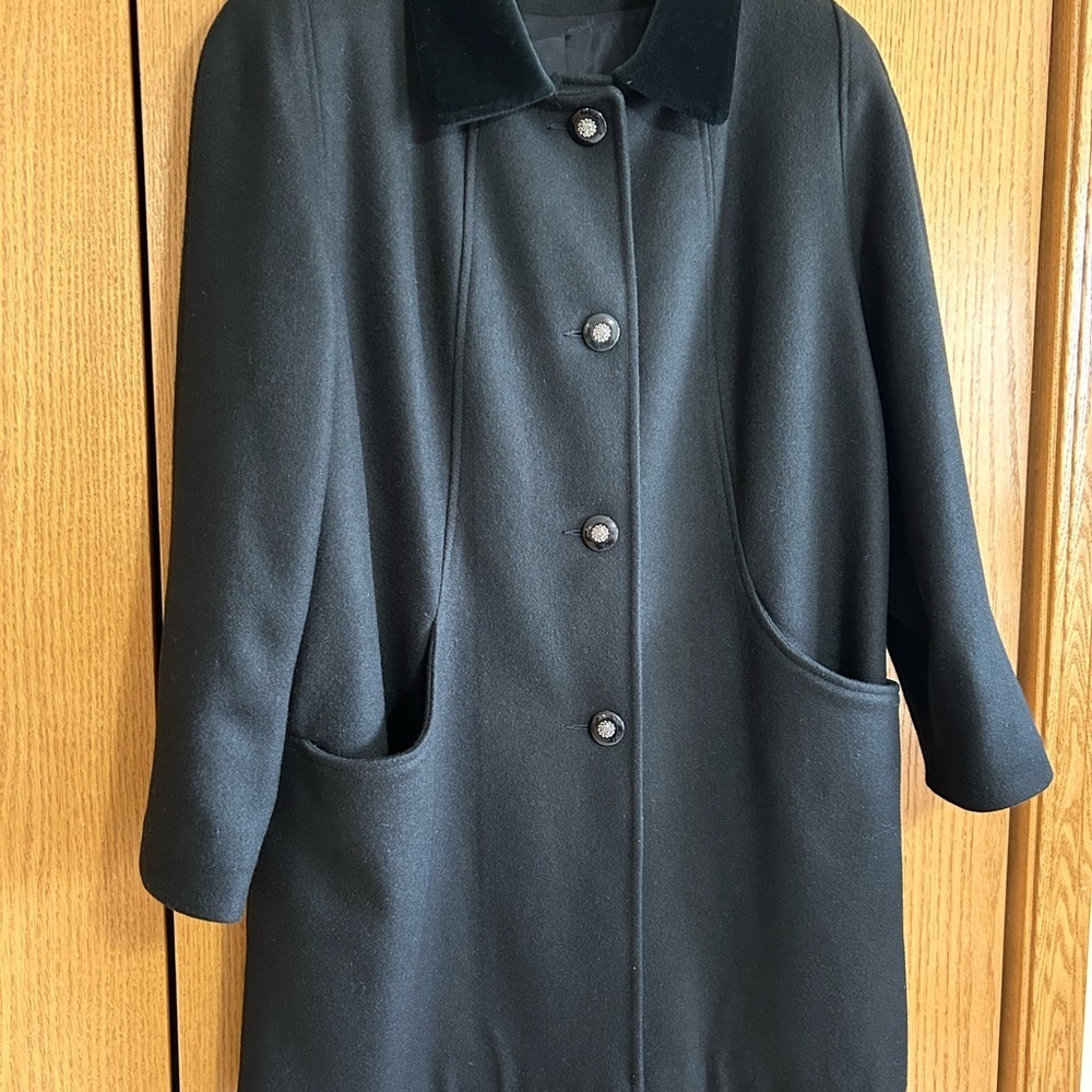 XL Elegant Black Women's Wool Blend Coat with Velvet Collar